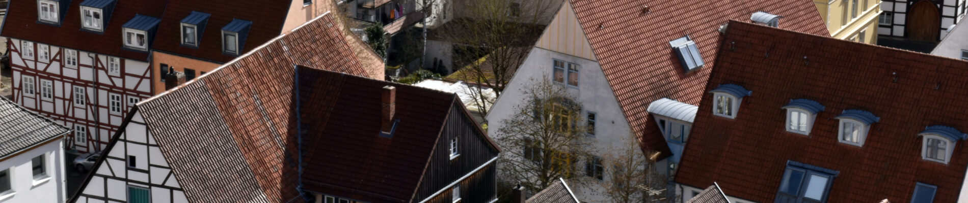 Paysage urbain avec les toits des maisons typique d'Allemagne.